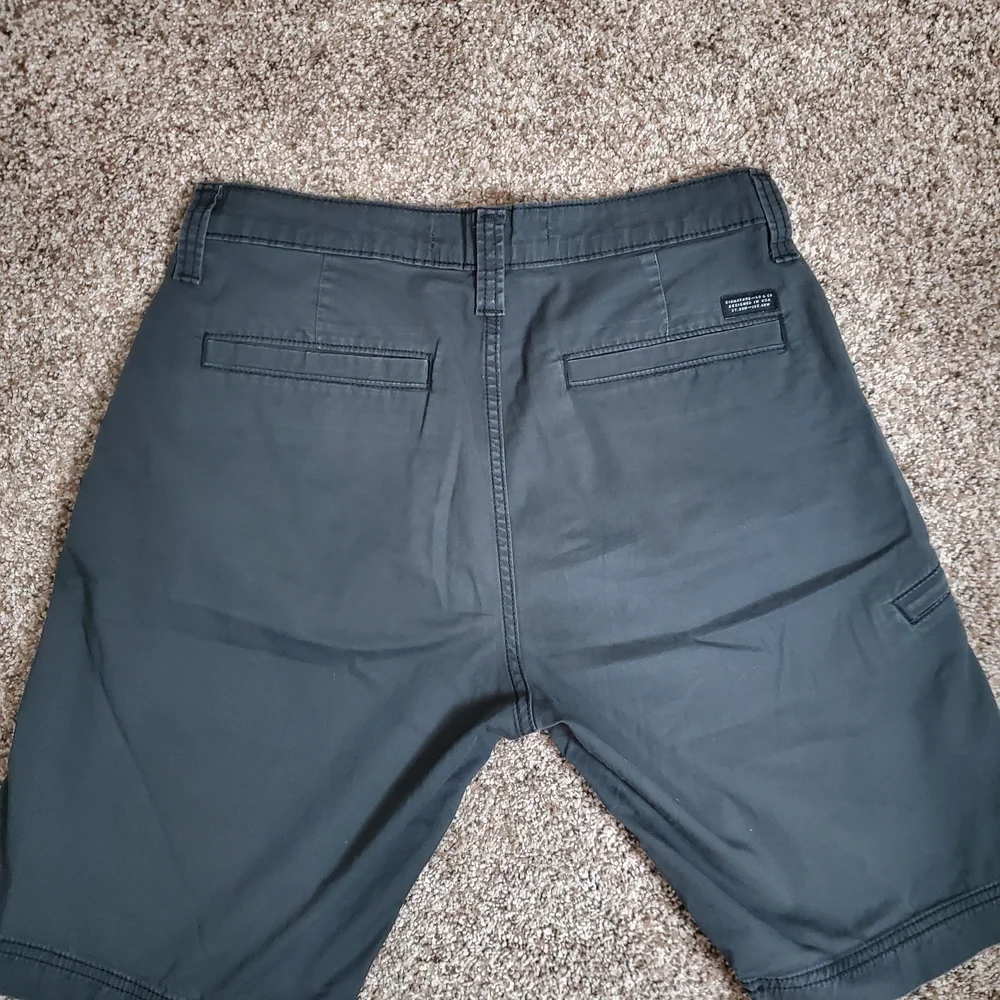 Signature Levi’s Cargo Shorts Men’s Size‎ 30 Gray 20.5” Length